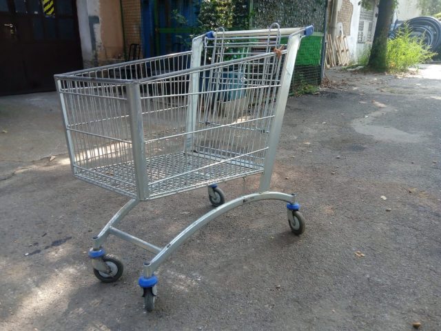Carrelli in acciaio
